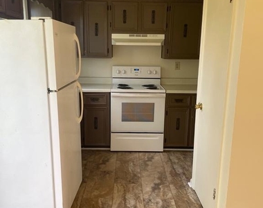 102 Steele Avenue - Photo Thumbnail 4