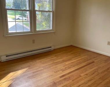 102 Steele Avenue - Photo Thumbnail 10