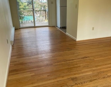 102 Steele Avenue - Photo Thumbnail 2