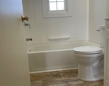 102 Steele Avenue - Photo Thumbnail 8