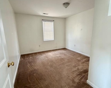 540 Monticello Street - Photo Thumbnail 7