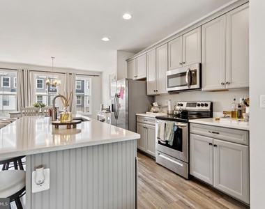 3817 Drayton Court - Photo Thumbnail 9