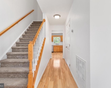 395 Stonewall Street - Photo Thumbnail 2