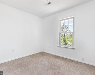 395 Stonewall Street - Photo Thumbnail 13