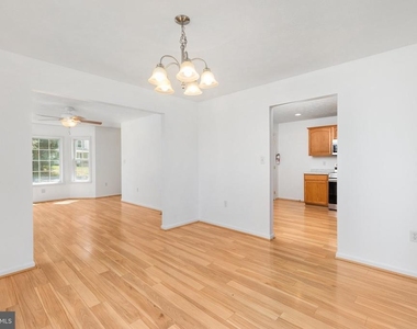 395 Stonewall Street - Photo Thumbnail 6
