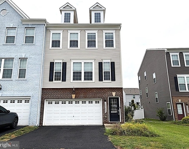 10589 Hinton Way - Photo Thumbnail 2