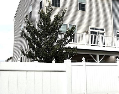 10589 Hinton Way - Photo Thumbnail 12
