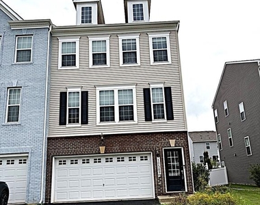 10589 Hinton Way - Photo Thumbnail 1