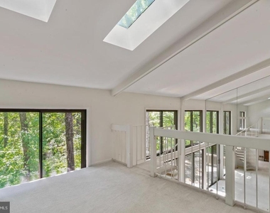 2609 Woodfern Court - Photo Thumbnail 16