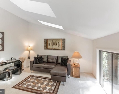 2609 Woodfern Court - Photo Thumbnail 13