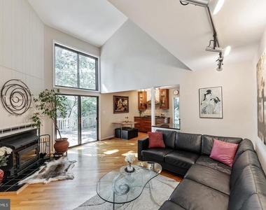 2609 Woodfern Court - Photo Thumbnail 25
