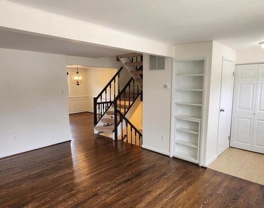 13592 Bentley Circle - Photo Thumbnail 3