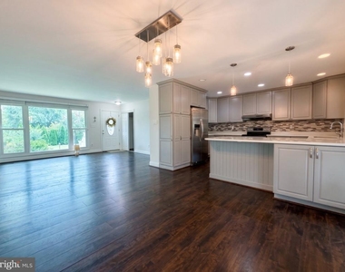 7108 Ordway Road - Photo Thumbnail 3