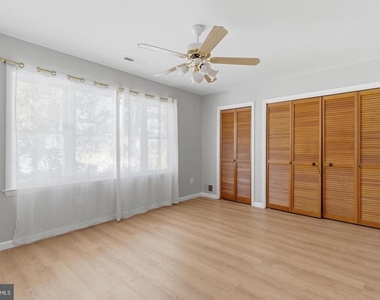 1813 Olmstead Drive - Photo Thumbnail 8
