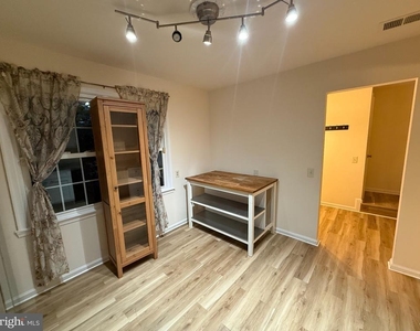 8915 Grandstaff Court - Photo Thumbnail 4