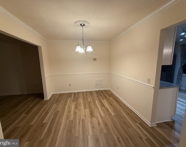8915 Grandstaff Court - Photo Thumbnail 6
