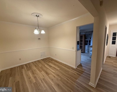 8915 Grandstaff Court - Photo Thumbnail 7