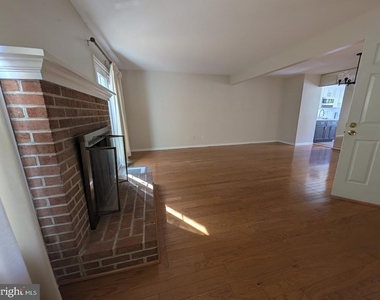 8241 Clifton Farm Court - Photo Thumbnail 8
