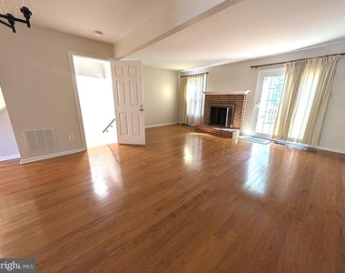 8241 Clifton Farm Court - Photo Thumbnail 5