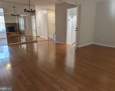8241 Clifton Farm Court - Photo Thumbnail 7