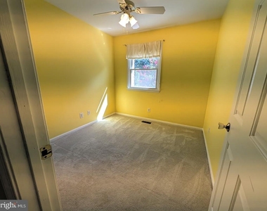 8241 Clifton Farm Court - Photo Thumbnail 14