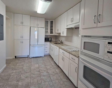 8340 Greensboro Drive - Photo Thumbnail 5