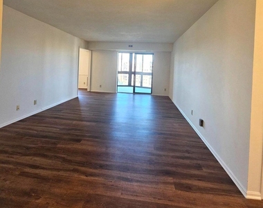8340 Greensboro Drive - Photo Thumbnail 11