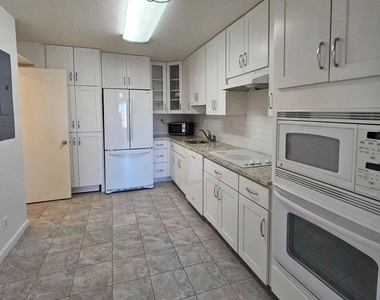 8340 Greensboro Drive - Photo Thumbnail 6