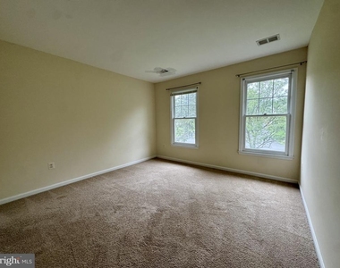8470 Clover Leaf Drive - Photo Thumbnail 14
