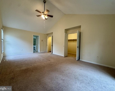 8470 Clover Leaf Drive - Photo Thumbnail 10