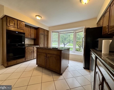8470 Clover Leaf Drive - Photo Thumbnail 5