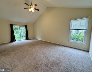 8470 Clover Leaf Drive - Photo Thumbnail 9