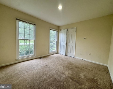 8470 Clover Leaf Drive - Photo Thumbnail 19