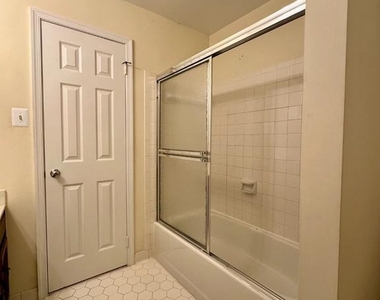8470 Clover Leaf Drive - Photo Thumbnail 15
