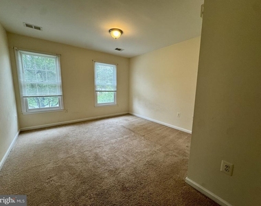 8470 Clover Leaf Drive - Photo Thumbnail 17