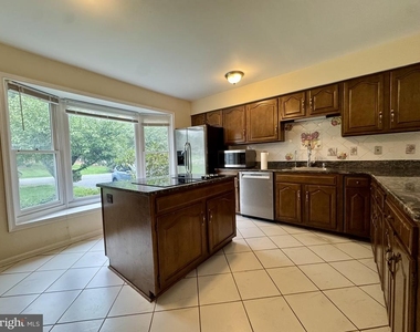 8470 Clover Leaf Drive - Photo Thumbnail 4