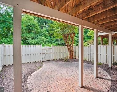 10189 Castlewood Lane - Photo Thumbnail 23