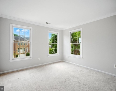 10189 Castlewood Lane - Photo Thumbnail 27