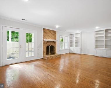 10189 Castlewood Lane - Photo Thumbnail 5