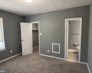 11631 Stoneview Square - Photo Thumbnail 2