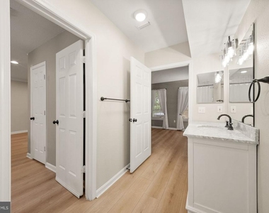 4510 Superior Square - Photo Thumbnail 17