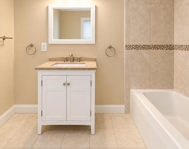 209 Hanover Street - Photo Thumbnail 15