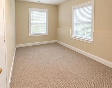 209 Hanover Street - Photo Thumbnail 10