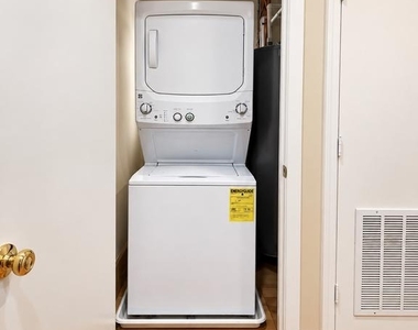 209 Hanover Street - Photo Thumbnail 7
