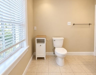 209 Hanover Street - Photo Thumbnail 12