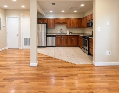 209 Hanover Street - Photo Thumbnail 3