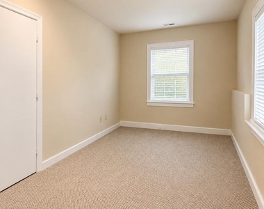 209 Hanover Street - Photo Thumbnail 8