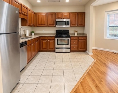 209 Hanover Street - Photo Thumbnail 6