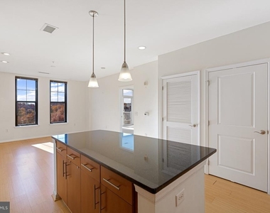 444 W Broad Street - Photo Thumbnail 8