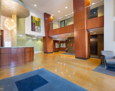 444 W Broad Street - Photo Thumbnail 2